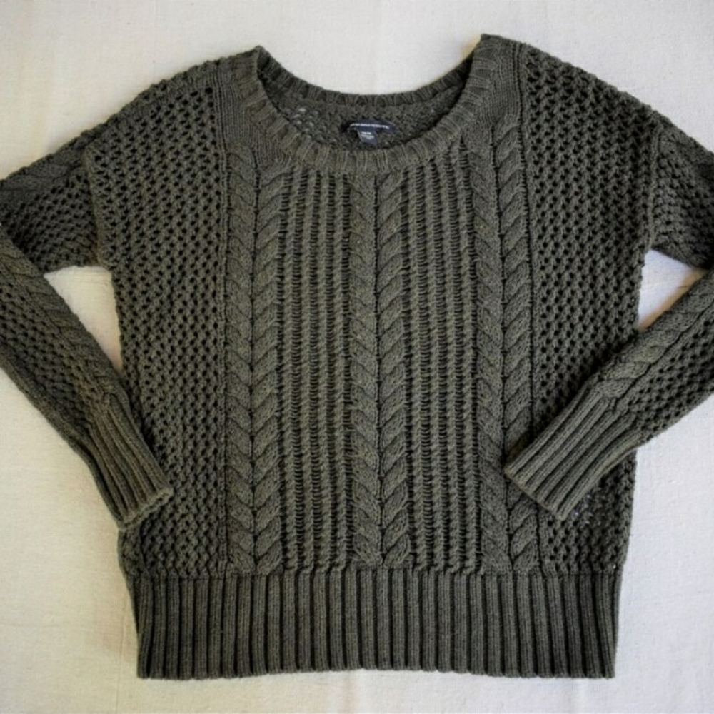 American Eagle Outfitters Olive Green Cable Knit Long Sleeve Sweater